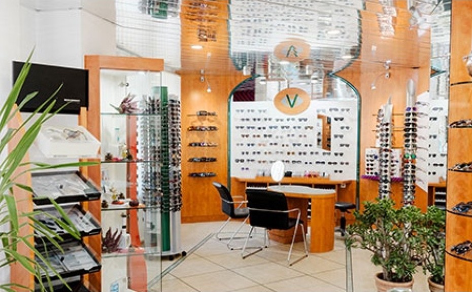 Innenansicht eines Optikgeschäfts