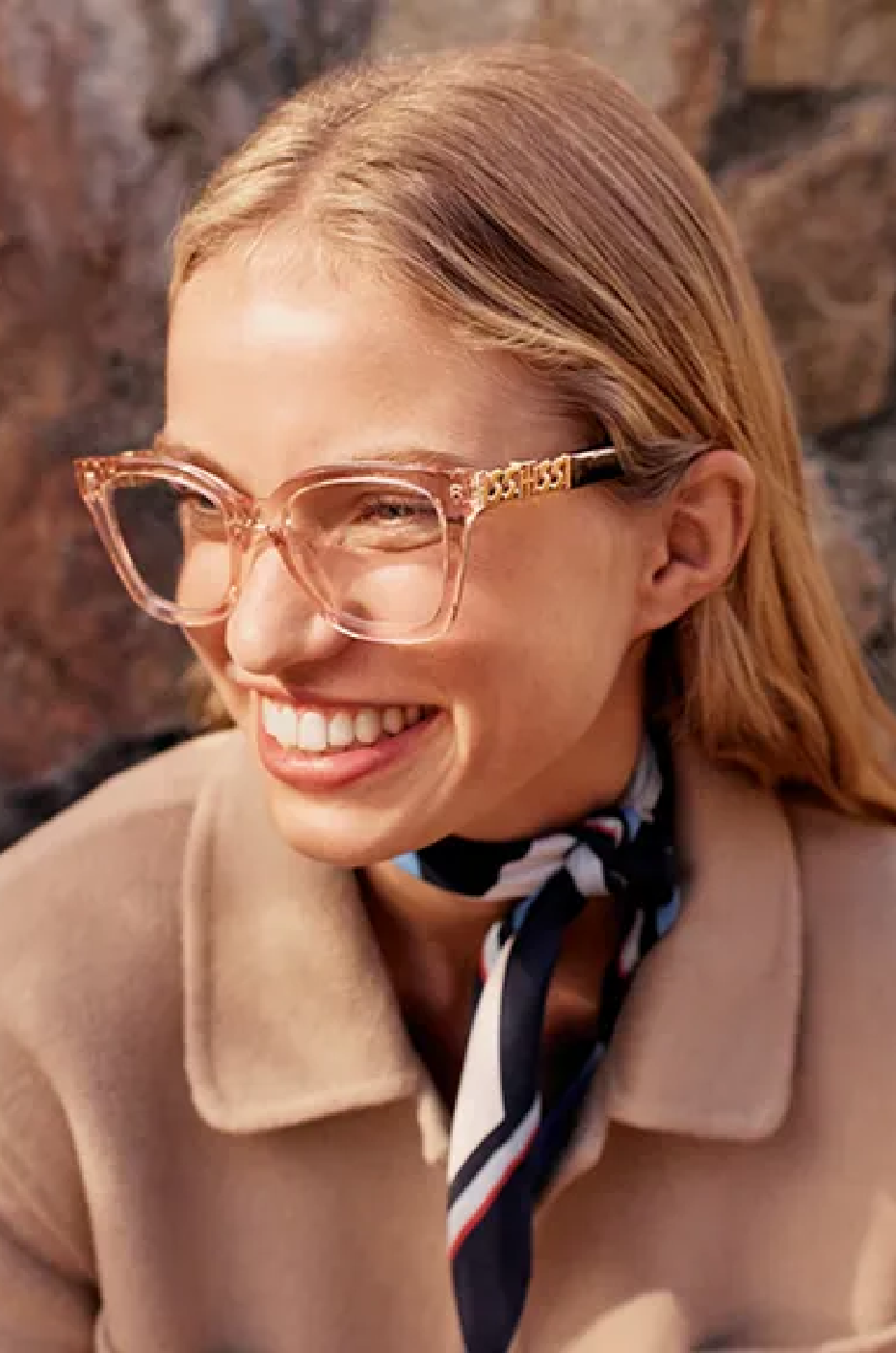 Tommy Hilfiger: Frau mit Brille